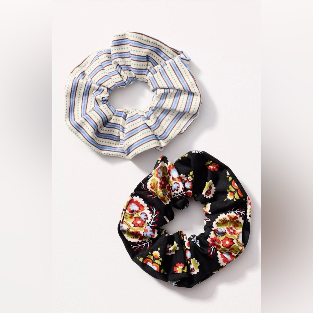 NWT Anthropologie Vera Bradley x Anthropologie Printed Scrunchies Set of 2